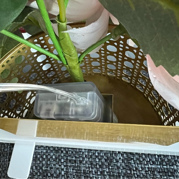 NIB Pre Lit Floral ‘Hello’ Decor Sign - Picture 7 of 16